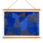 Formes géométriques bleues abstraites dans Rocks at Night de Paul Klee. Poster présente une œuvre d'art abstraite géométrique bleue intitulée Rocks at Night de Paul Klee avec des nuances et des textures variées.