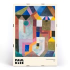 Farbenfrohes abstraktes Design von Paul Klee mit dem Titel „Farbenfrohe Architektur“ Poster zeigt abstrakte geometrische Kunst von Paul Klee mit dem Titel „Farbenfrohe Architektur“ mit lebendigen Formen und Farben.