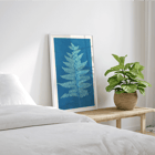 Fern Cianotipia by Anna Atkins botanical cyanotype artwork. Poster showing Fern Cianotipia artwork by Anna Atkins featuring a detailed cyanotype image of a fern against a blue background.