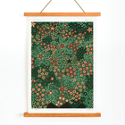 Kunstwerk mit Blumenmuster von GA Audsley in The Ornamental Arts Of Japan IX. Poster mit komplizierten Blumenmustern aus „The Ornamental Arts Of Japan“ von GA Audsley in leuchtenden Grün- und Rottönen.
