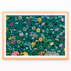 Grünes botanisches Muster von Owen Jones, lebendiges Blumenkunstwerk. Poster mit lebendigem Blumenmuster auf blaugrünem Hintergrund aus dem Kunstwerk „Green Botanical Pattern“ von Owen Jones.