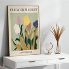 Bunte Tulpen Kunstwerk Blumenmarkt Amsterdam von Moryarty Poster mit dem Titel Flower Market - Amsterdam von Moryarty mit bunten Tulpen im Retro-Design und erdigem grünem Hintergrund