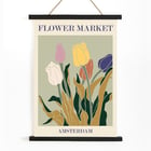 Bunte Tulpen Kunstwerk Blumenmarkt Amsterdam von Moryarty Poster mit dem Titel Flower Market - Amsterdam von Moryarty mit bunten Tulpen im Retro-Design und erdigem grünem Hintergrund