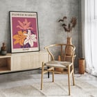 Farbenfrohe Blumenillustration Blumenmarkt Rom von Moryarty Poster zeigt leuchtende Lilien in verschiedenen Farben mit dem Text Flower Market Rome von Moryarty auf kastanienbraunem Hintergrund.