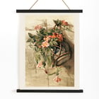 Fleurs roses dans un vase suspendu Fleurs roses dans un vase suspendu