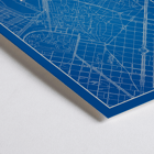 Minimalistische Karte von Barcelona von Moryarty mit ikonischen Sehenswürdigkeiten und Straßenverlauf in Blau und Weiß Poster zeigt eine detaillierte blaue minimalistische Karte von Barcelona mit der Skyline der Sehenswürdigkeiten mit dem Titel Minimalistische Karte von Barcelona 2 von Moryarty
