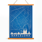 Minimalistische Karte von Barcelona von Moryarty mit ikonischen Sehenswürdigkeiten und Straßenverlauf in Blau und Weiß Poster zeigt eine detaillierte blaue minimalistische Karte von Barcelona mit der Skyline der Sehenswürdigkeiten mit dem Titel Minimalistische Karte von Barcelona 2 von Moryarty