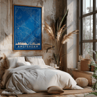 Opera d'arte minimalista di Amsterdam, raffigurante una planimetria dettagliata della città in blu e bianco. Manifesto artistico con mappa minimalista di Amsterdam, raffigurante una mappa blu e bianca di Amsterdam con strade cittadine e corsi d'acqua dettagliati.