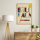 Bauhaus Poster 14 von einem Künstler, inspiriert von der Weimarer Ausstellung, mit geometrischem Design und kräftiger Typografie Bauhaus Poster, inspiriert von der Weimarer Ausstellung, die ein kräftiges geometrisches Design mit roten, blauen und gelben Akzenten zeigt.
