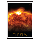 Una representación ardiente del Sol realizada por la NASA en la obra de arte The Sun 1. Póster presenta una imagen vibrante del sol con erupciones solares y el título El Sol de la NASA.