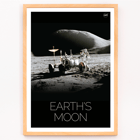 Astronauta con vehículo lunar en la superficie lunar Hombre en la Luna 1 de la NASA Un cartel titulado "Man on Moon 1" de la NASA que muestra a un astronauta junto a un vehículo lunar en la superficie lunar con el texto "Luna de la Tierra".