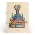 Illustration von Vishnu von Jean-Jacques Chabrélie mit dem Titel Vishnou L'Inde française Poster von Vishnou in traditioneller Kleidung auf einem Schlangenthron sitzend von Jean-Jacques Chabrélie aus dem Kunstwerk Vishnou L'Inde française.