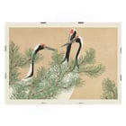 Drei Kraniche zwischen Kiefernzweigen im Kunstwerk „Cranes Tsuru“ von Ohara Koson. Poster mit Kranichen zwischen Kiefernzweigen von Ohara Koson, Kunstwerk mit dem Titel Cranes Tsuru