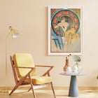 Frau mit Mohnblumen von Alphonse Mucha