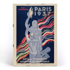 Exposition Internationale Arts et Techniques von Leonetto Cappiello, lebendiges Poster mit zwei Figuren und buntem Hintergrund. Poster von Leonetto Cappiello mit zwei Figuren mit bunten Wellen und Text Paris Arts et Techniques Exposition Internationale