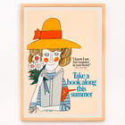 Frau mit Hut und einem Buch von Bill Sokol aus Take a Book Along This Summer Poster von Bill Sokol zeigt eine Frau mit einem gelben Hut, die ein Buch und Blumen mit dem Text „Nimm diesen Sommer ein Buch mit“ hält