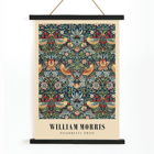 Aufwändiges Kunstwerk mit Blumen- und Vogelmuster „Strawberry Thief“ von William Morris. Poster von Strawberry Thief von William Morris mit komplizierten Blumen- und Vogelmustern in satten Farben.