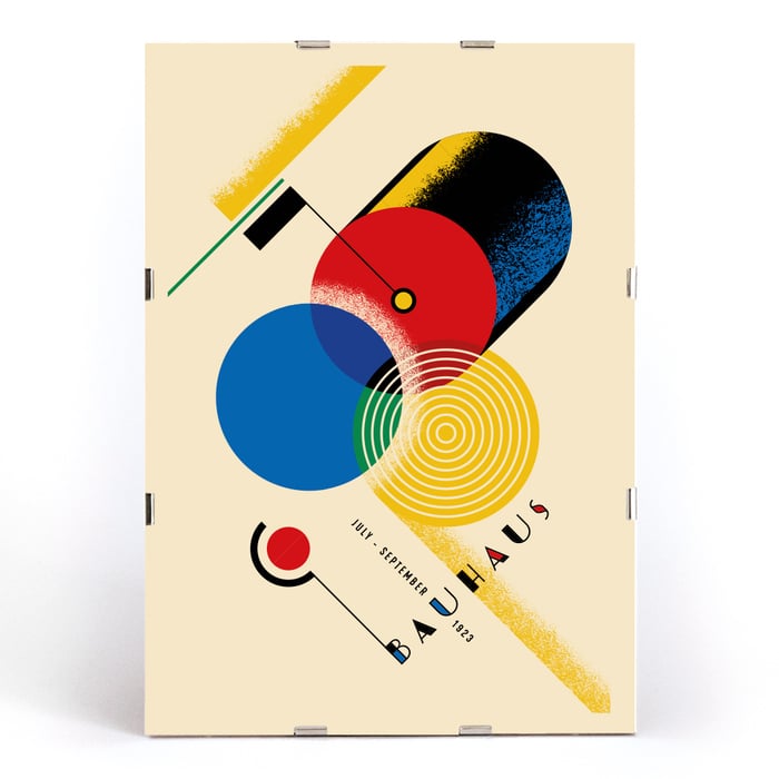 Bauhaus Póster Inspirado en la Exposición de Weimar de Gropius con formas geométricas y colores atrevidos Bauhaus Póster Inspirado en la Exposición de Weimar, muestra formas geométricas en colores primarios y elementos de diseño abstracto.