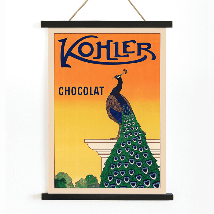 Kohler Chocolat de F. Champenois représentant un paon sur une affiche art nouveau Poster mettant en vedette un paon vibrant sur un piédestal par F Champenois pour Kohler Chocolat sur un fond orange.