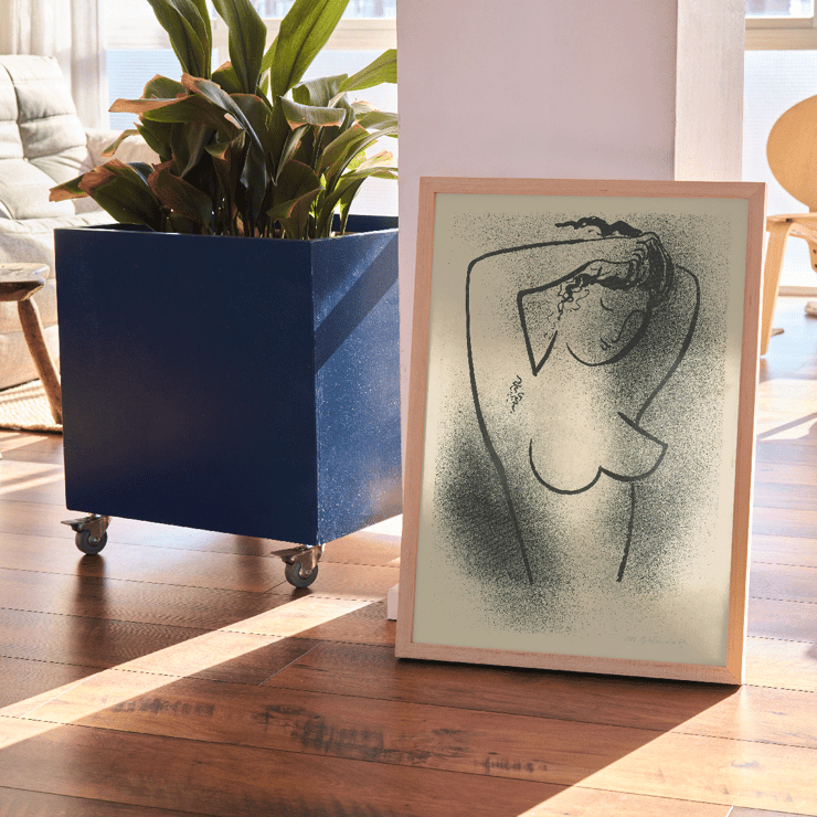 Dessin au trait d'une femme nue par Mikuláš Galanda intitulé Toaleta Poster de Toaleta de Mikuláš Galanda représentant un contour noir minimaliste d'une femme nue ajustant ses cheveux.