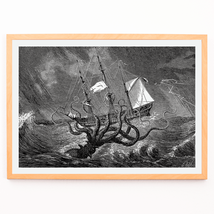 Il Kraken attacca una nave in mare in tempesta Il Kraken visto dall'occhio dell'immaginazione dell'artista Poster raffigurante un mostro marino che attacca una nave intitolata Il Kraken visto con l'occhio dell'immaginazione