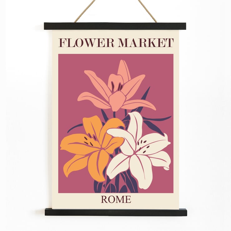 Farbenfrohe Blumenillustration Blumenmarkt Rom von Moryarty Poster zeigt leuchtende Lilien in verschiedenen Farben mit dem Text Flower Market Rome von Moryarty auf kastanienbraunem Hintergrund.