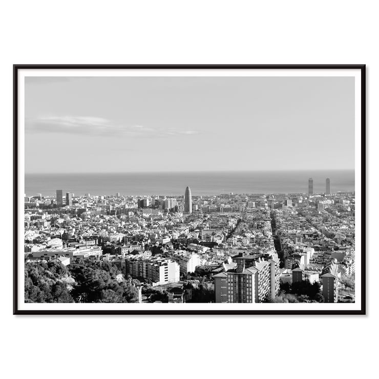 Blick auf Barcelona von Gustav Klimt, Stadtbild-Fotografie-Kunstwerk. Schwarz-weißes Poster der Skyline von Barcelona mit Meer von Anonymous mit dem Titel „Blick auf Barcelona“.