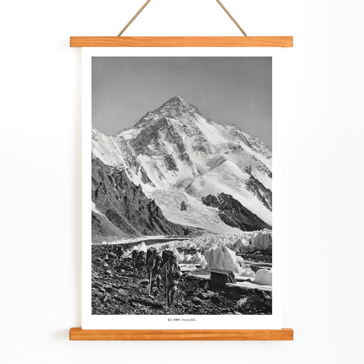 Glacier expedition near K2 by Vittorio Sella Le pic K2 vue prise du glacier Godwin-Austen Poster showing mountaineers trekking toward K2 over a rocky glacier field in black and white by Vittorio Sella titled Le pic K2 vue prise du glacier Godwin-Austen