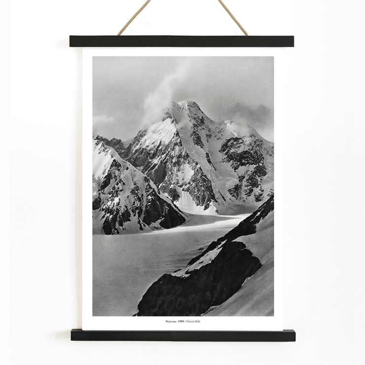 Snow-covered mountain view by Vittorio Sella in Staircase vue prise au dessus du glacier Godwin-Austen Poster of the artwork Staircase vue prise au dessus du glacier Godwin-Austen by Vittorio Sella depicting a snowy mountain landscape