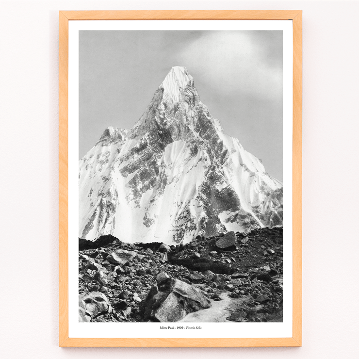 Photograph of Mitre Peak surrounded by rocky terrain by Vittorio Sella Poster of Mitre Peak vu du glacier du Baltoro by Vittorio Sella depicting a towering snowy peak against a rocky foreground.