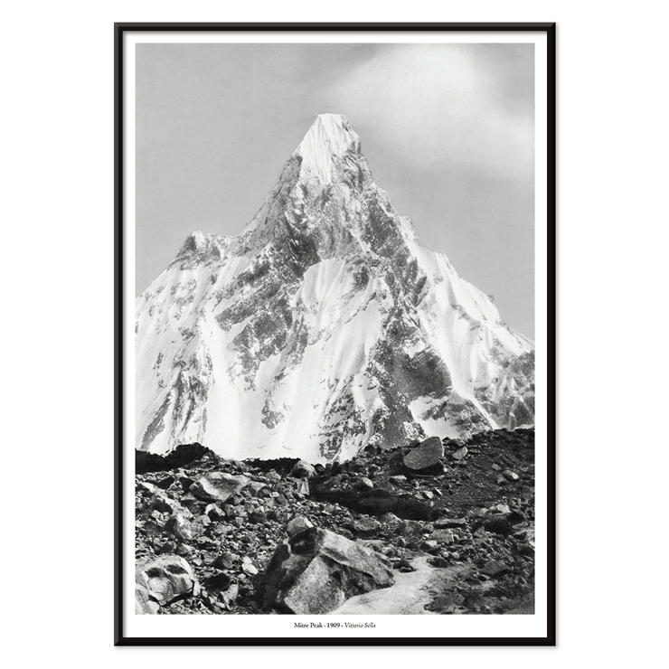 Photograph of Mitre Peak surrounded by rocky terrain by Vittorio Sella Poster of Mitre Peak vu du glacier du Baltoro by Vittorio Sella depicting a towering snowy peak against a rocky foreground.