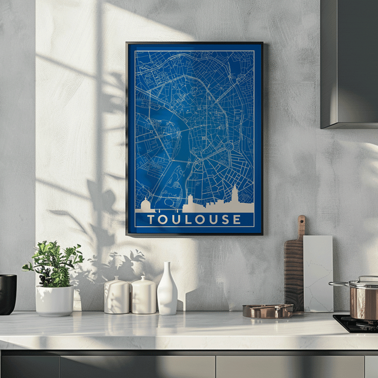 Blau-weiße minimalistische Karte von Toulouse von Minimalist Toulouse Map Poster zeigt eine blaue minimalistische Karte von Toulouse mit weißen Gebäudesilhouetten am unteren Rand; Kunstwerk mit dem Titel „Minimalistische Karte von Toulouse“