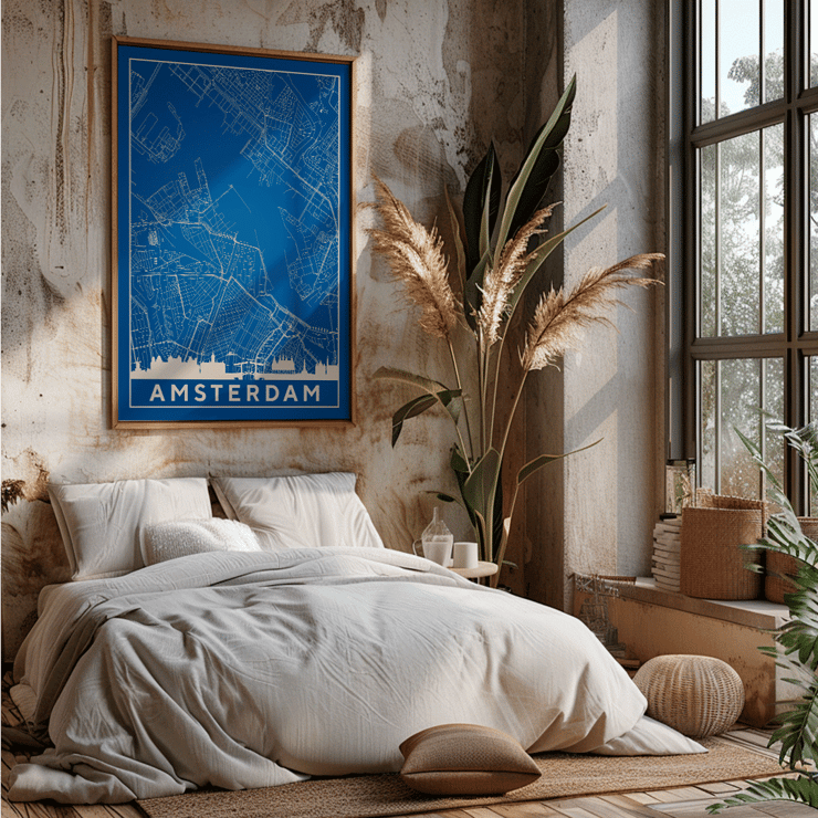 Opera d'arte minimalista di Amsterdam, raffigurante una planimetria dettagliata della città in blu e bianco. Manifesto artistico con mappa minimalista di Amsterdam, raffigurante una mappa blu e bianca di Amsterdam con strade cittadine e corsi d'acqua dettagliati.