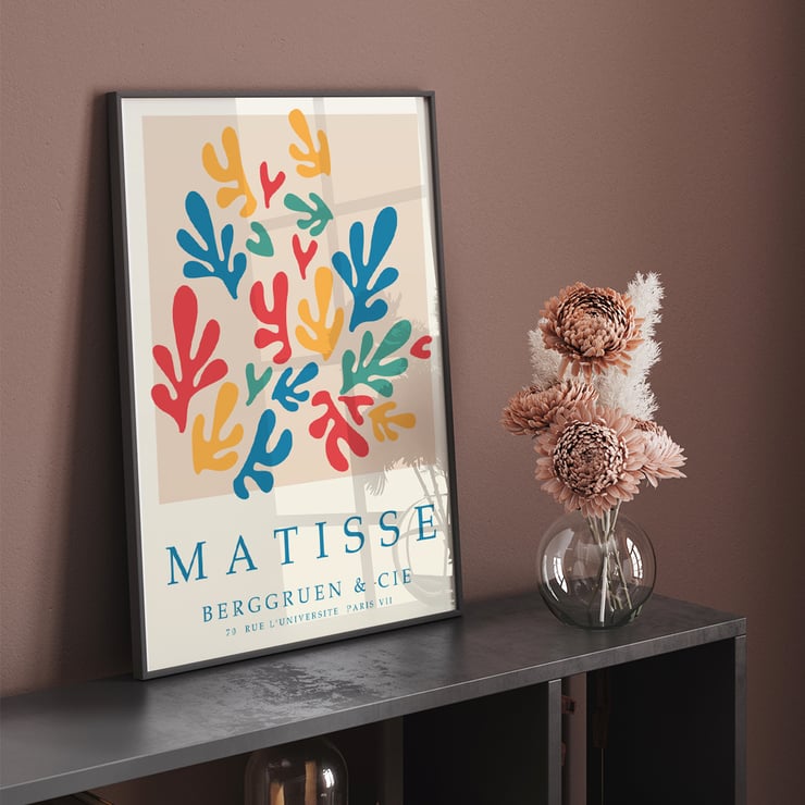 Colorful abstract shapes by Matisse in Papiers découpés 2. Poster Papiers découpés 2 inspired by Matisse featuring colorful abstract shapes and text reading Matisse Berggruen & Cie Paris