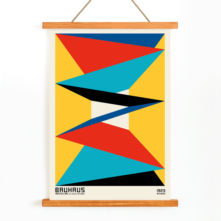Manifesto Bauhaus di opere d'arte astratte geometriche 16 Manifesto Bauhaus 16 con vivaci forme geometriche in rosso, blu, nero e giallo disposte in uno schema simmetrico e incorniciate.
