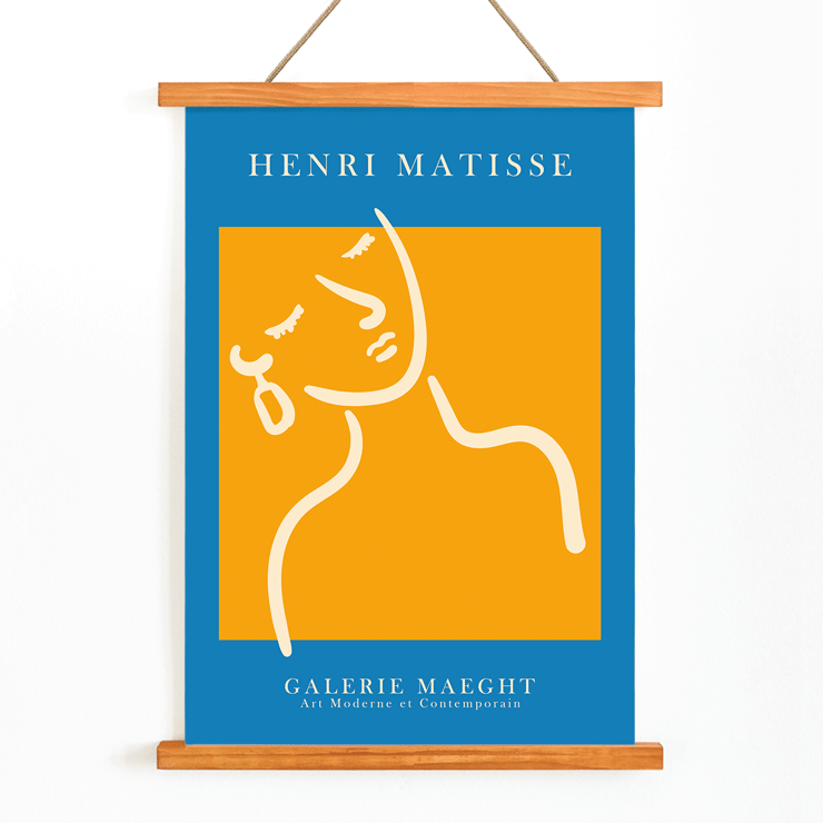 Henri Matisse Garota com Brinco obra de arte da Galerie Maeght Pôster de Henri Matisse com arte abstrata de uma menina com um brinco em laranja e azul exibido na Galerie Maeght.