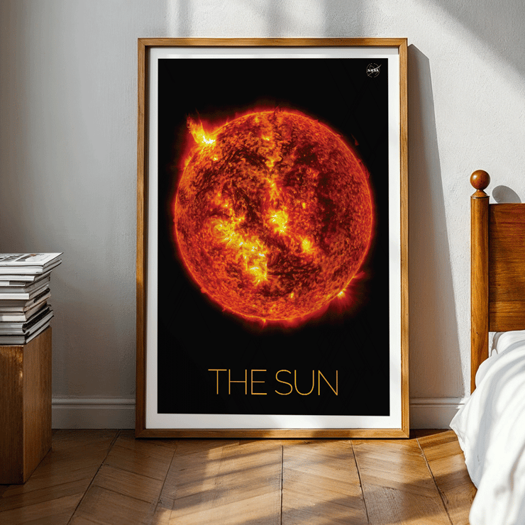 Die Sonne von der NASA feuriges Bild der Sonne mit Sonneneruptionen Poster der Sonne mit feurigen Details und Sonneneruptionen, von der NASA „The Sun“ genannt