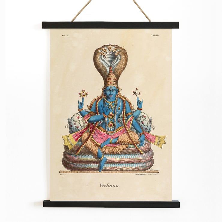 Illustration von Vishnu von Jean-Jacques Chabrélie mit dem Titel Vishnou L'Inde française Poster von Vishnou in traditioneller Kleidung auf einem Schlangenthron sitzend von Jean-Jacques Chabrélie aus dem Kunstwerk Vishnou L'Inde française.