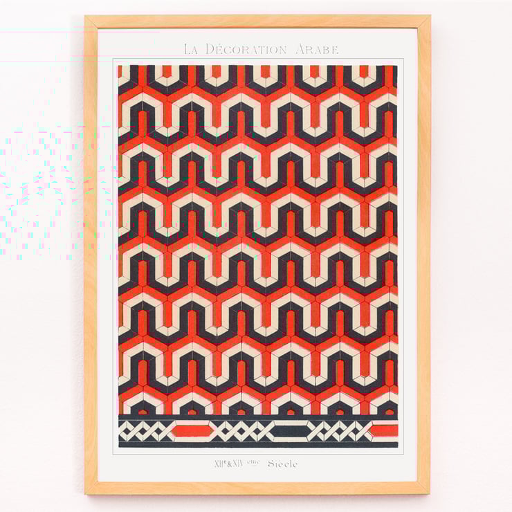 Geometrisches Arabeskenmuster von Emile Prisses d'Avennes in La Decoration Arabe Poster geometrisches Muster mit ineinandergreifenden Formen in Rot, Schwarz und Beige von Emile Prisses d'Avennes von La Decoration Arabe