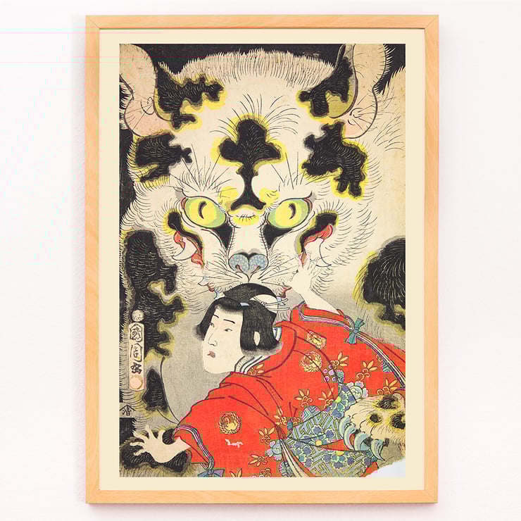 Azuma nishikie Pl.46 de l'artiste présente une personne en tenue traditionnelle avec une créature mythique en arrière-plan Poster intitulé Azuma nishikie Pl.46 mettant en scène un tigre aux yeux perçants derrière une silhouette en kimono rouge à motifs floraux