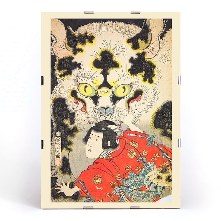 Azuma nishikie Pl.46 de l'artiste présente une personne en tenue traditionnelle avec une créature mythique en arrière-plan Poster intitulé Azuma nishikie Pl.46 mettant en scène un tigre aux yeux perçants derrière une silhouette en kimono rouge à motifs floraux