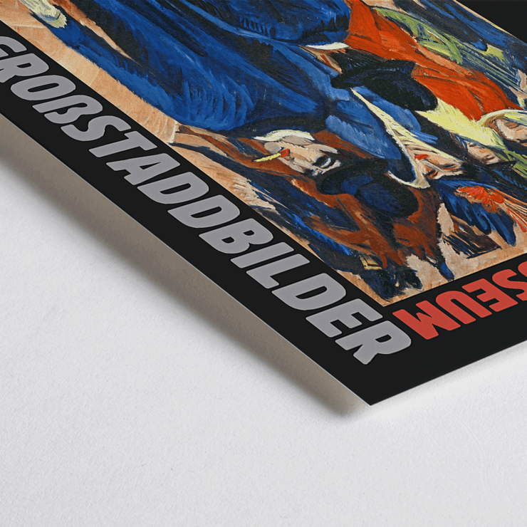 Farbenfrohe Berliner Straßenszene im Brücke-Museum von Ernst Kirchner mit Menschen in farbenfroher Kleidung. Poster präsentiert „Berliner Straßenszene“ im Brücke-Museum von Ernst Kirchner und hebt lebendige expressionistische Kunstwerke hervor