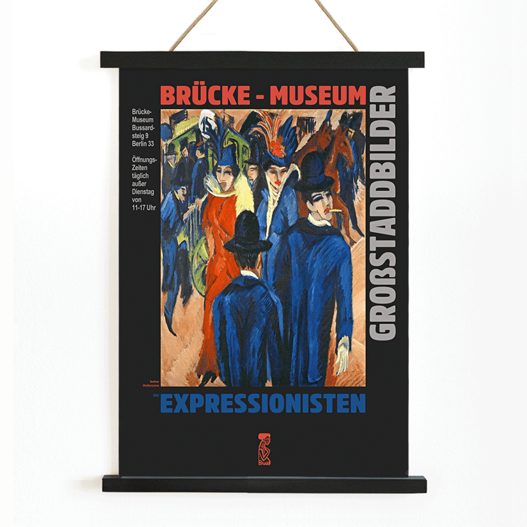 Farbenfrohe Berliner Straßenszene im Brücke-Museum von Ernst Kirchner mit Menschen in farbenfroher Kleidung. Poster präsentiert „Berliner Straßenszene“ im Brücke-Museum von Ernst Kirchner und hebt lebendige expressionistische Kunstwerke hervor