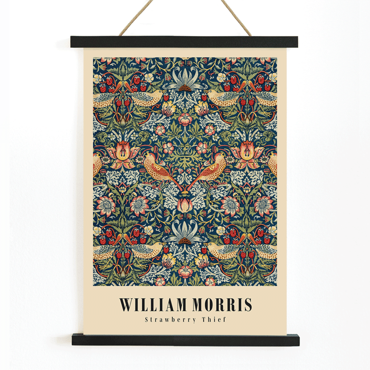 Aufwändiges Kunstwerk mit Blumen- und Vogelmuster „Strawberry Thief“ von William Morris. Poster von Strawberry Thief von William Morris mit komplizierten Blumen- und Vogelmustern in satten Farben.