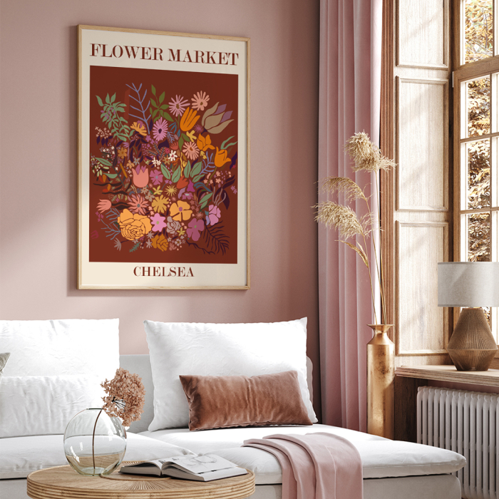 Póster titulado Flower Market - Chelsea por Moryarty presenta varias flores coloridas sobre un fondo marrón.