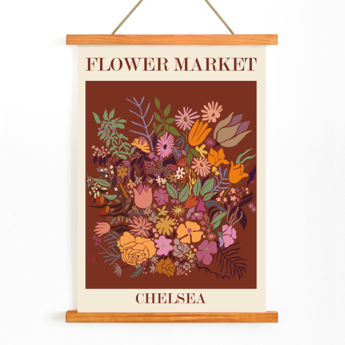 Póster titulado Flower Market - Chelsea por Moryarty presenta varias flores coloridas sobre un fondo marrón.