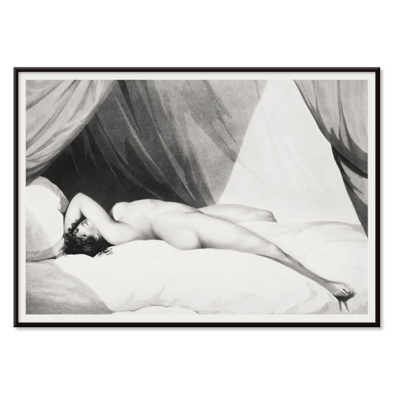 Desnudo en la cama con cortinas