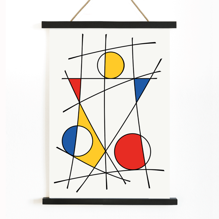 Póster presenta obras de arte abstractas de Geometric Lines y colores 3 con líneas negras que se cruzan y formas geométricas coloridas en rojo, azul y amarillo.