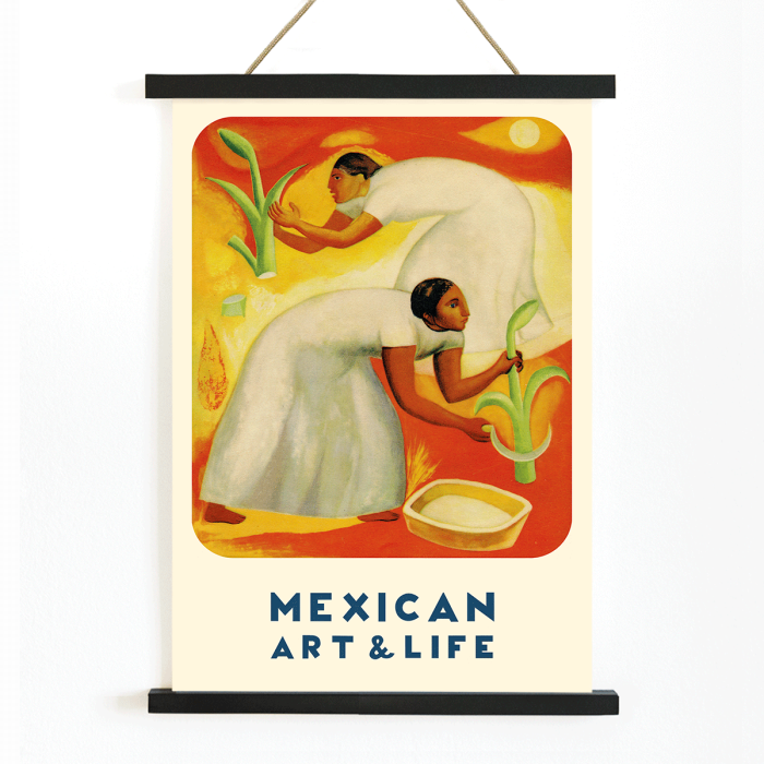 Póster titulado Arte y vida mexicana que presenta a dos personas con vestidos blancos cosechando cultivos con un fondo vibrante de color naranja y amarillo.