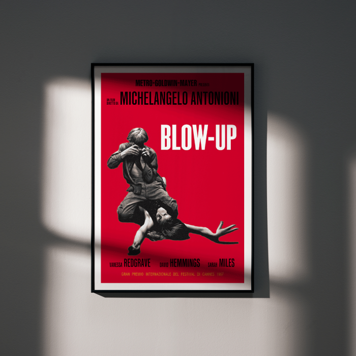 El póster de la película Blow Up presenta imágenes dramáticas en blanco y negro con fondo rojo de Michelangelo Antonioni.